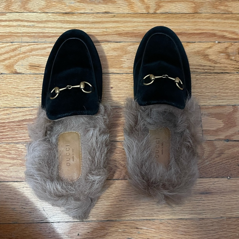 Women Gucci soft velvet mules